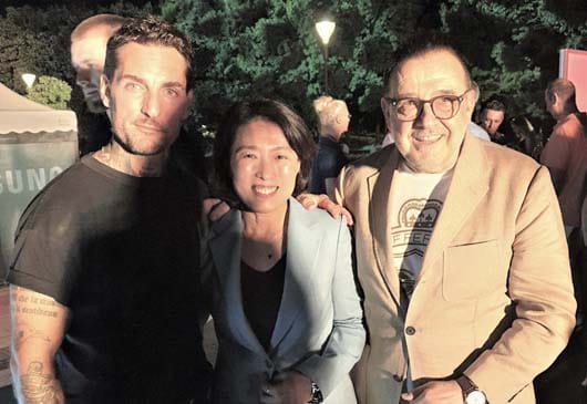 ЕКСПЛОЗИВНО РЕВЮ НА JUST CAVALLI В ЦЕНТЪРА НА СОФИЯ